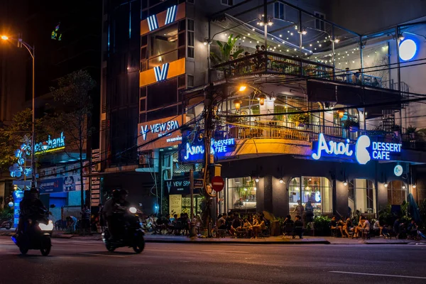 ダナン ベトナム 2018年10月14日 夜のダナンのダウンタウンにあるアロイデザートカフェ — ストック写真