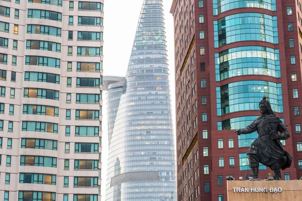 โฮจ ยดนาม เมษายน 2018 Bitexco Financial Tower กลาง โรงแรมเรเนซองส เวอร — ภาพถ่ายสต็อก