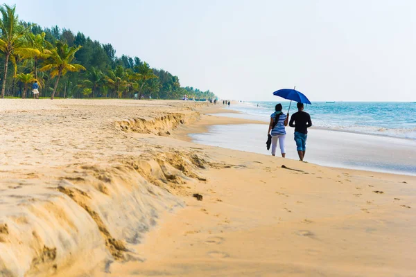 Mararikulam Kerala India December 2015 Paar Niet Geïdentificeerd Onder Paraplu — Stockfoto