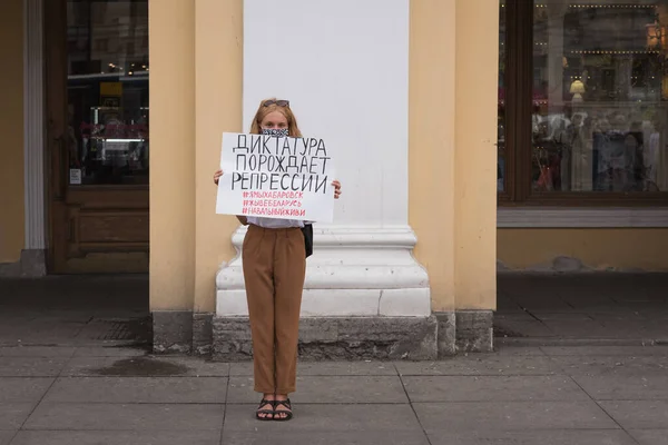 Санкт Петербург Росія Серпня 2020 Протестувальник Тримає Плакат Висловами Диктаторська — стокове фото