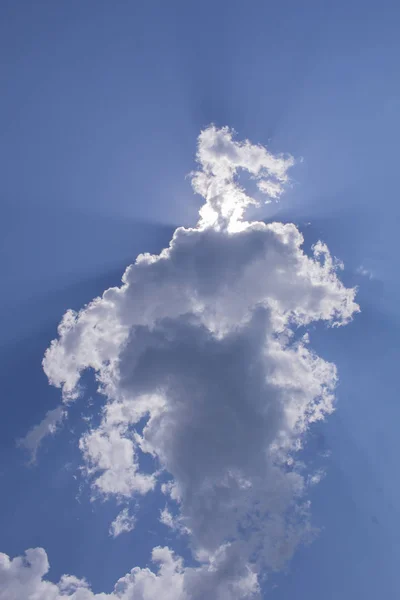 蓝天，乌云，阳光. — 图库照片