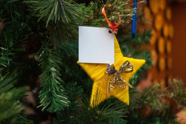 Ručně Pletená Hračka Prázdná Pohlednice Zavěšení Vánoční Stromeček — Stock fotografie