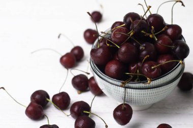 Cherry'yi beyaz arka plan ve tex için yer