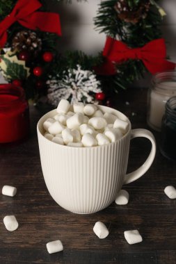 hatmi sıcak içecek ve Noel decoratio