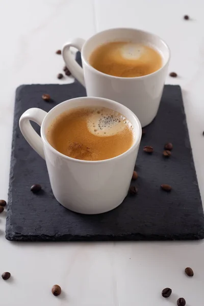 Két Csésze Fekete Kávé Léc — Stock Fotó