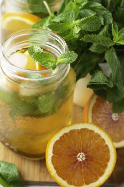 çay buz, portakal ve min ile