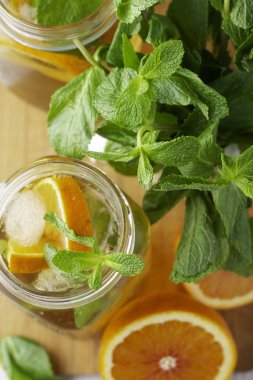 çay buz, kırmızı turuncu ve nane top vie