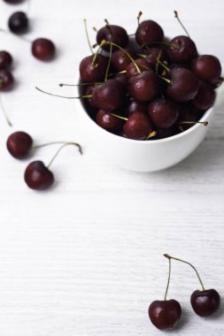 Beyaz yemekleri ve tex için yer kırmızı kiraz