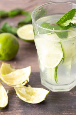 salatalık nane ve limon ile su