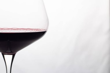 Cam kadeh kırmızı şarap closeu ile