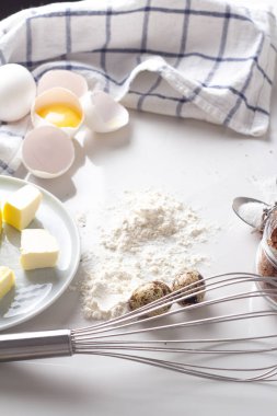 malzemelerin üzerine tabl pişirme