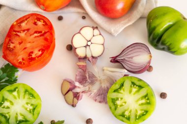 Domates sosu için sebze ve sebze