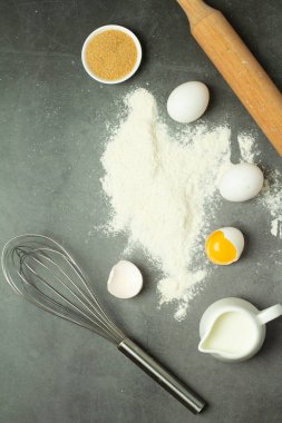 yemek malzemeleri siyah üzerinde pişirmek için