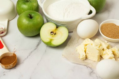 Elmalı turta malzemeleri kapanıyor.