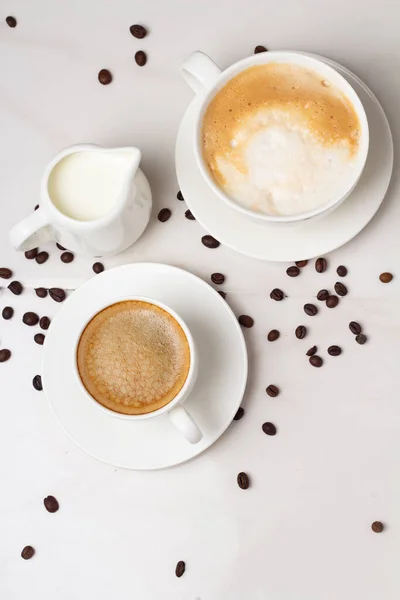 Különböző Típusú Kávé Fehér Háttér Felülnézet Kávébab — Stock Fotó