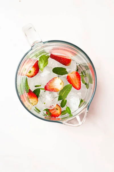 Beverage Ingredients Ice Mint Strawberries — Stock Photo, Image