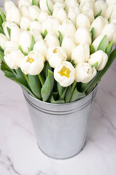 Riesiger Strauß Weißer Tulpen Nahaufnahme — Stockfoto