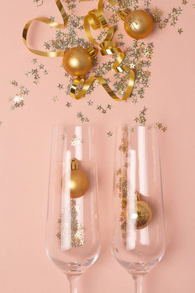 Champagneglas Och Tomtebloss Jul Konkep — Stockfoto