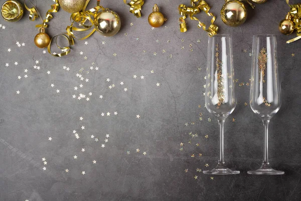 Şampanya kadehleri altın parıltılar ve Noel baloları ve Tex için yer.