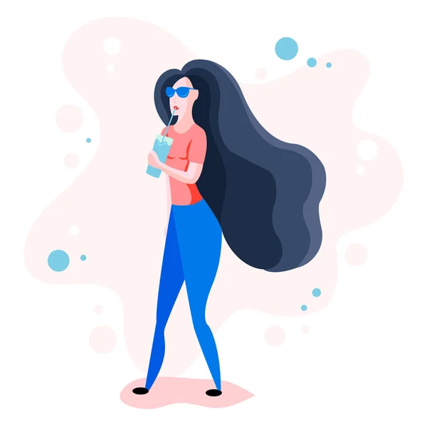 Una chica bebe jugo a través de una pajita. Descansa en el resort. Hermosa chica dinámica con agua. Mujer joven bebiendo agua. La chica está bebiendo agua. Chica deportiva. Diseño plano. Ilustración vectorial . — Vector de stock