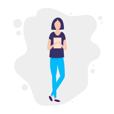 Milenyal konsept. Kız sosyal ağlarda tablet ile çalışan. Genç kız onun laptop bakıyor. Millennial resimli.