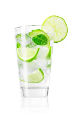 bardak soğuk limonata beyaz izole