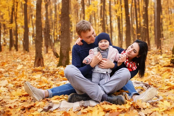 Young parents with little daughter — Stock Photo, Image