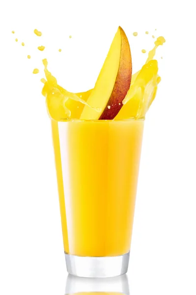 玻璃飞溅芒果汁 — 图库照片