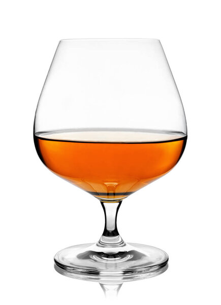 бренди или коньяк в стекле
