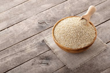 Kabın içinde Quinoa tohumları