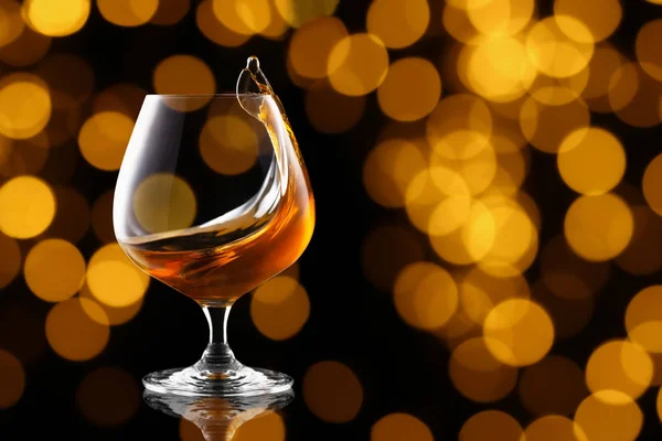 Skvätt brandy i Hutt glas — Stockfoto