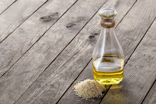 Olej sezamowy w szklanej butelce — Zdjęcie stockowe