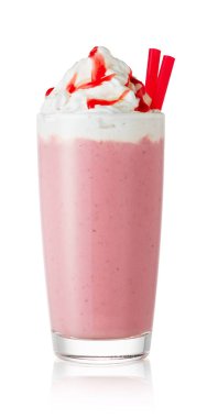 Bardakta çilekli milkshake.