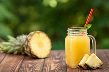 mason kavanozda ananas suyu