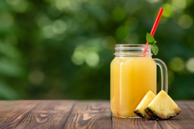 mason kavanozda ananas suyu