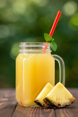 mason kavanozda ananas suyu