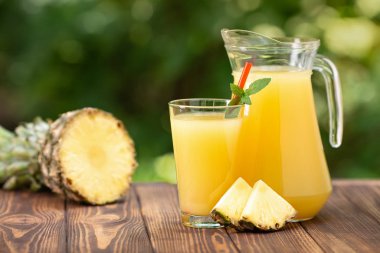 cam ve sürahi ananas suyu