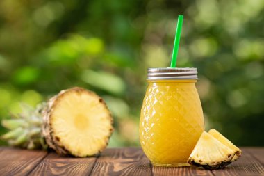 kavanozda ananas suyu