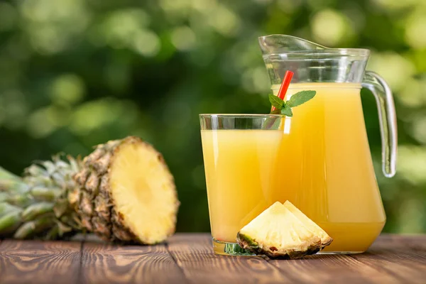 cam ve sürahi ananas suyu