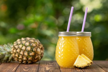 kavanozlarda ananas suyu