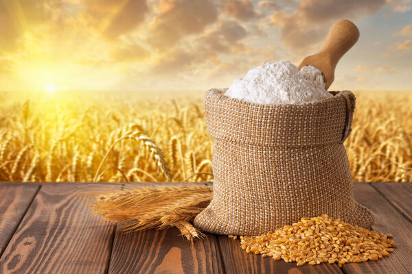 пшеничная мука в мешке