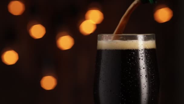 Bier im Glas — Stockvideo