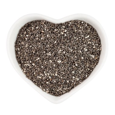 Kalp şeklinde tabakta chia tohumları