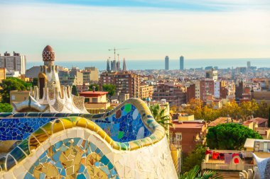 Barcelona, İspanya Catalunya Park Guell panoramik manzaralı.