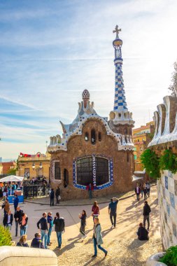 Barcelona, Catalunya, İspanya - Dicember 01, 2018: Park Guell mimar Gaudi tarafından. Barcelona en önemli park Parc Guell vardır. 
