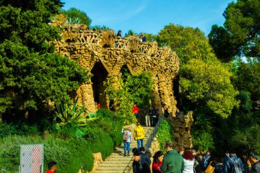Barcelona, Catalunya, İspanya - Dicember 01, 2018: Park Guell mimar Gaudi tarafından. Barcelona en önemli park Parc Guell vardır. 