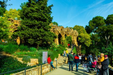 Barcelona, Catalunya, İspanya - Dicember 01, 2018: Park Guell mimar Gaudi tarafından. Barcelona en önemli park Parc Guell vardır. 