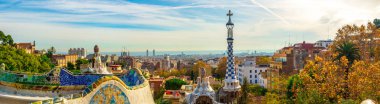 Barcelona, İspanya Catalunya Park Guell panoramik manzaralı.