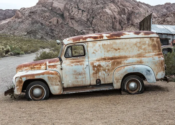 Velho Caminhão Carro Vintage Abandonado Deserto — Fotografia de Stock