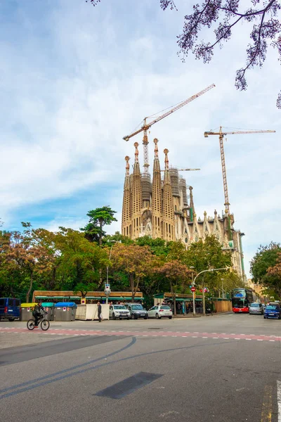 Fachada Con Bajorrelieve Catedral Sagrada Familia Del Arquitecto Antonio Gaudí —  Fotos de Stock